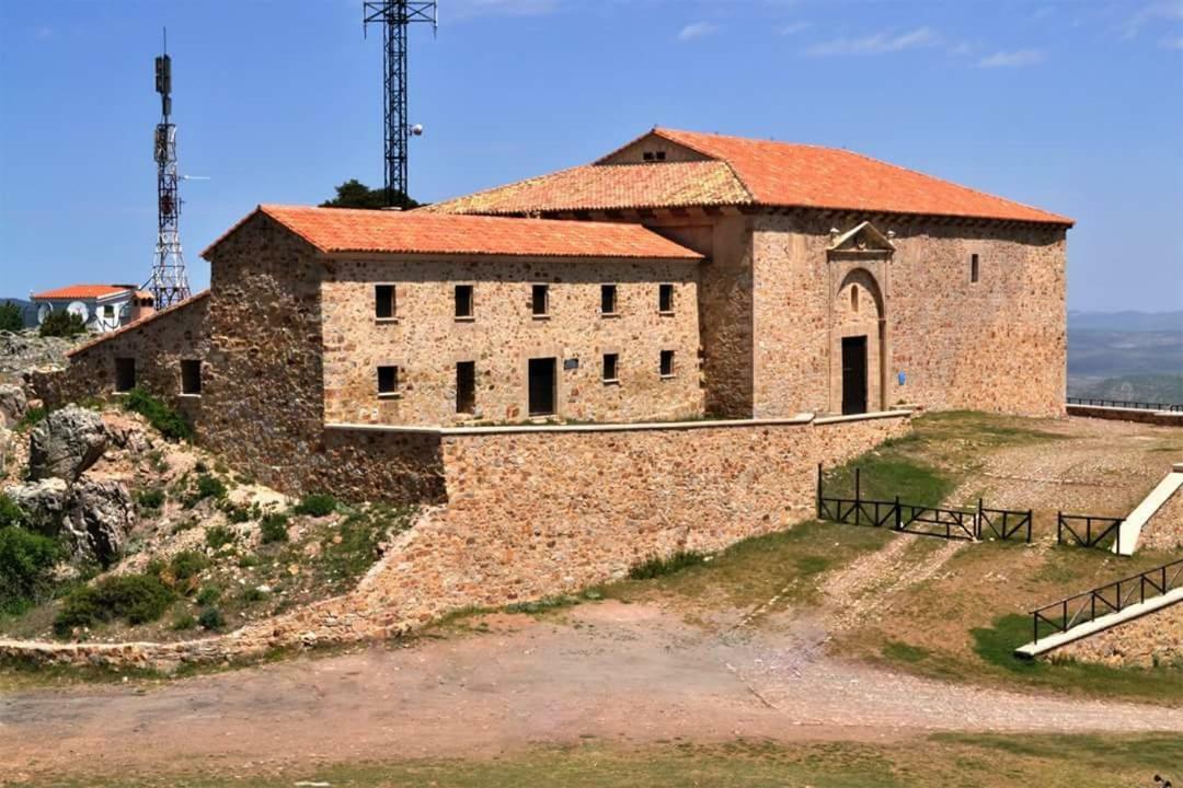 Hostal Restaurante San Millan Orihuela del Tremedal Exterior photo