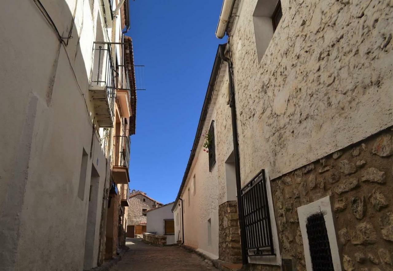 Hostal Restaurante San Millan Orihuela del Tremedal Exterior photo